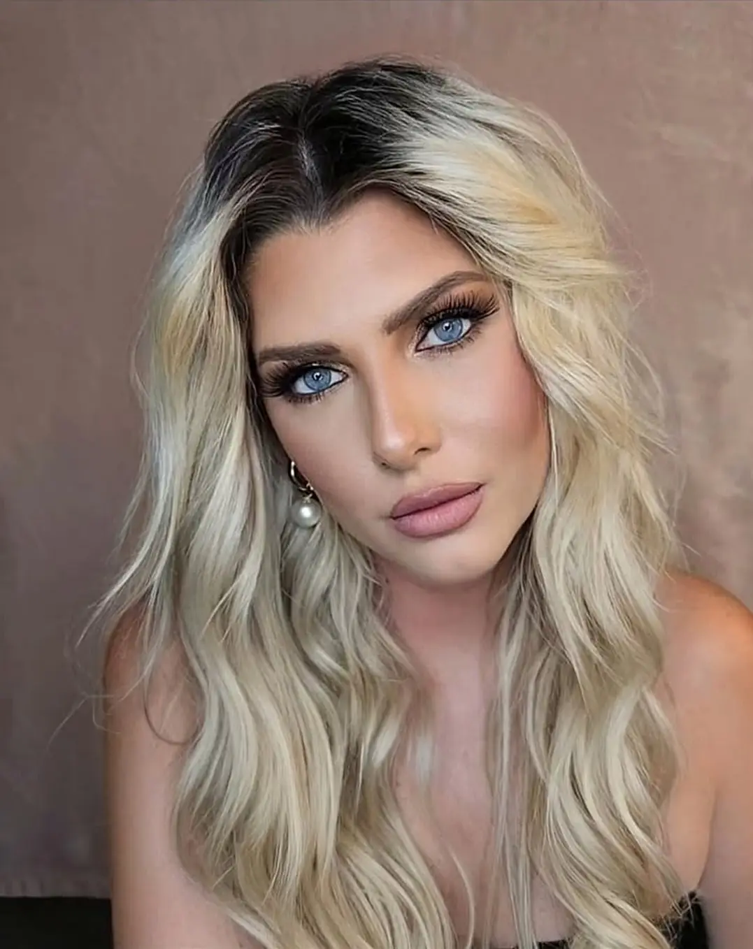 سوفت غلام بلمسة نيتا: بشرة مشرقة وشفاه بلون نيود